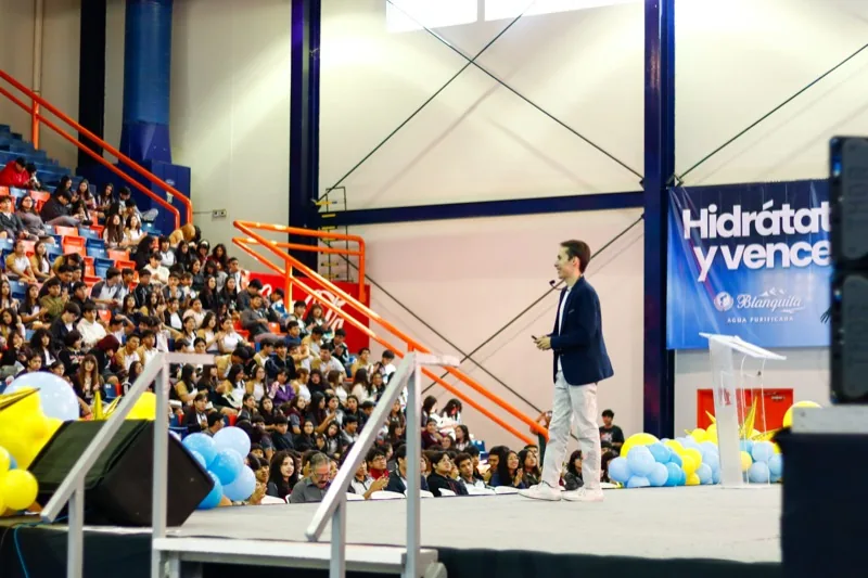 Brandon Oleynick en conferencia